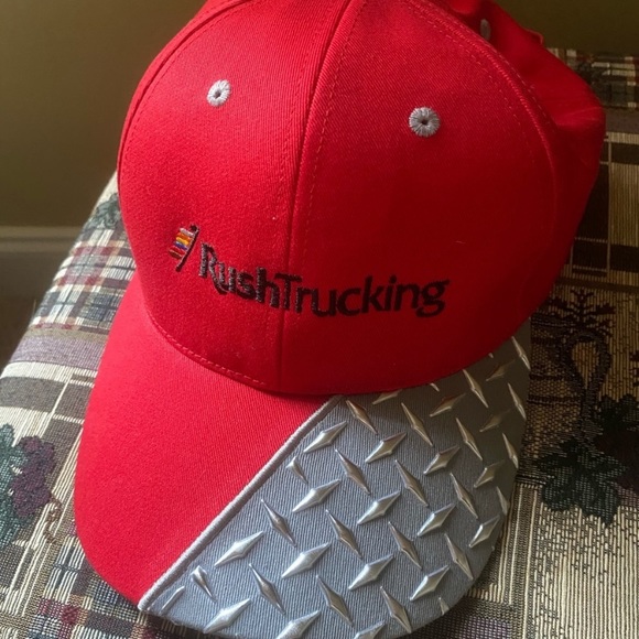 CAPS MEN’S RED CAP AS SHOWN WORN ONCE👕 - Picture 1 of 5